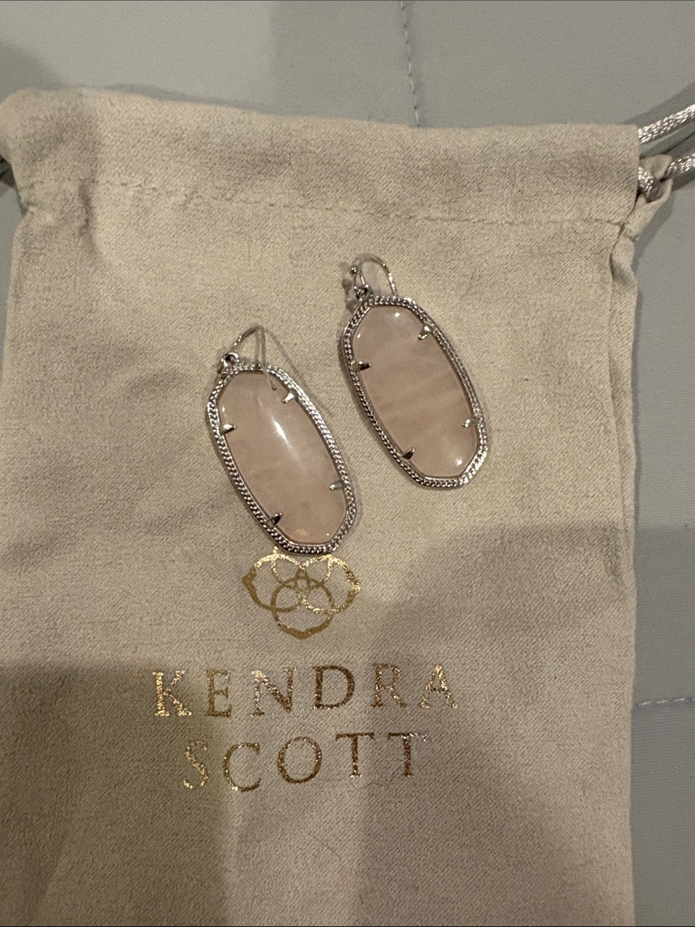 Kendra Scott Blush Oval Drop Earrings in Silver